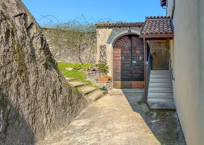 Castello Camelia View Of Apartamento Dervio